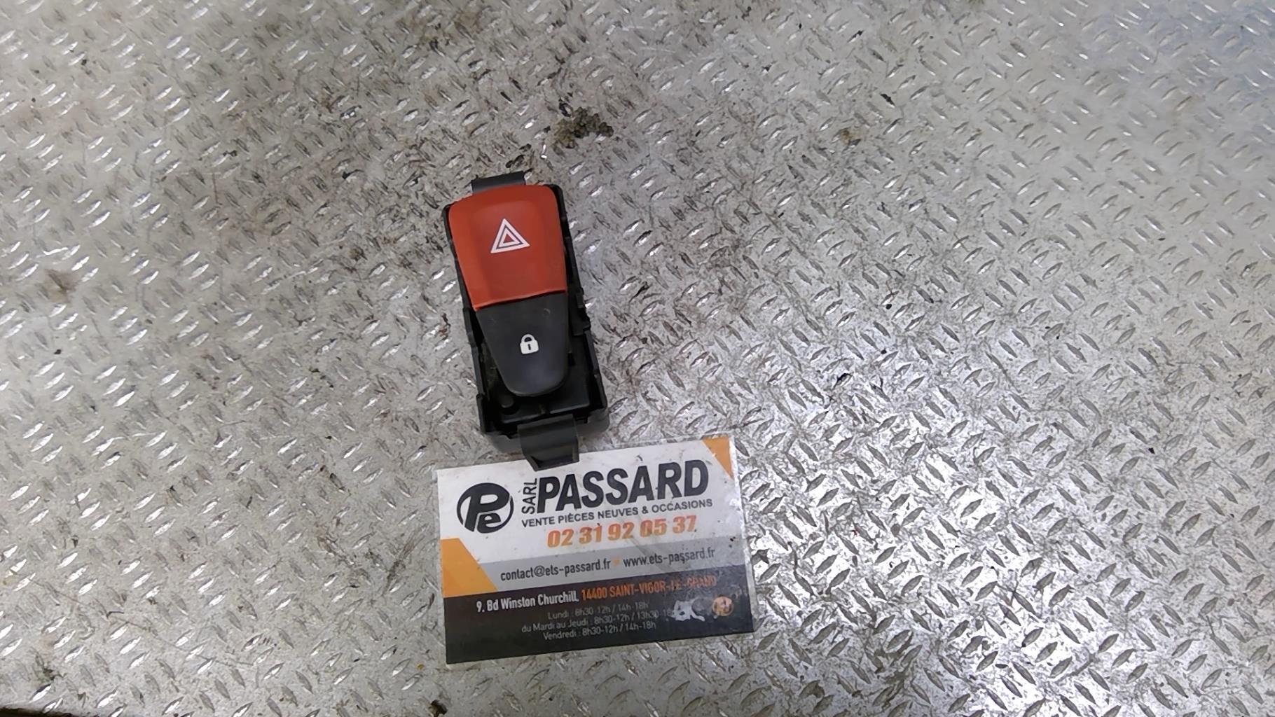 Bouton de warning RENAULT MEGANE 3 PHASE 1 Diesel - 1