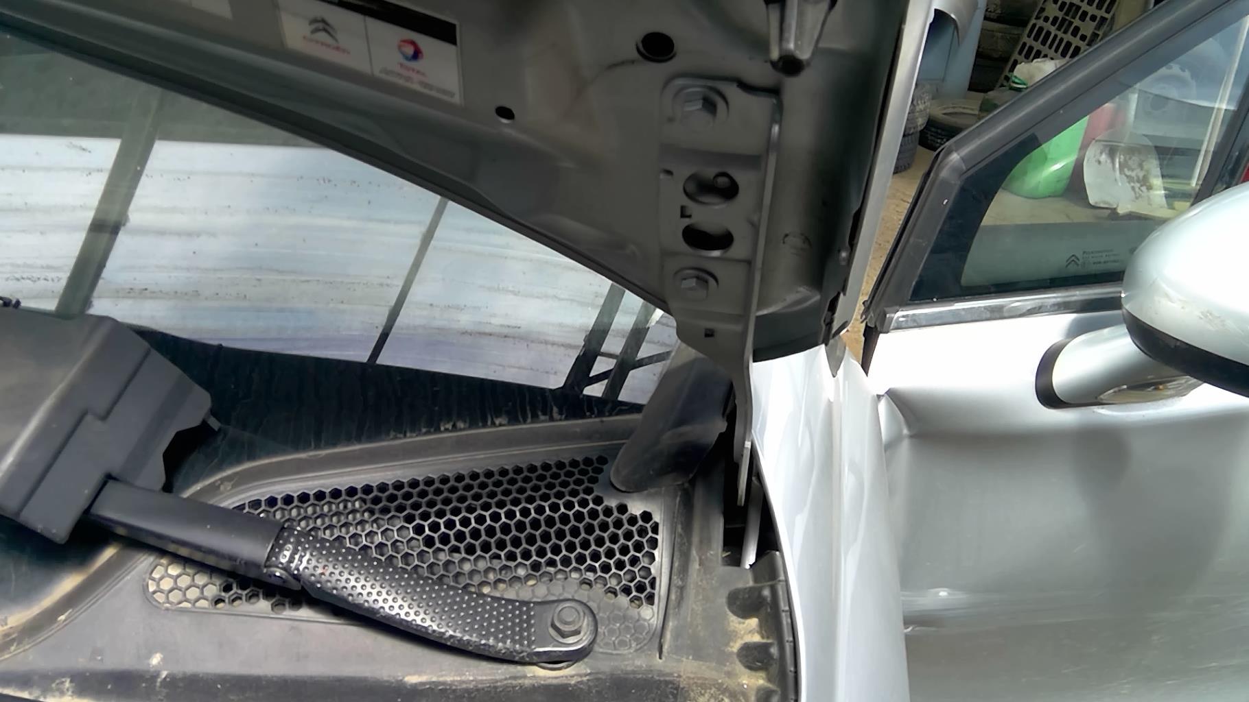 Charniere de capot CITROEN C4 2 PHASE 1 Diesel - 1
