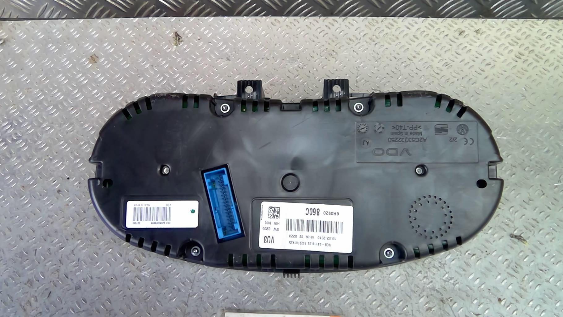 Compteur VOLKSWAGEN POLO 5 PHASE 1 Essence - 1