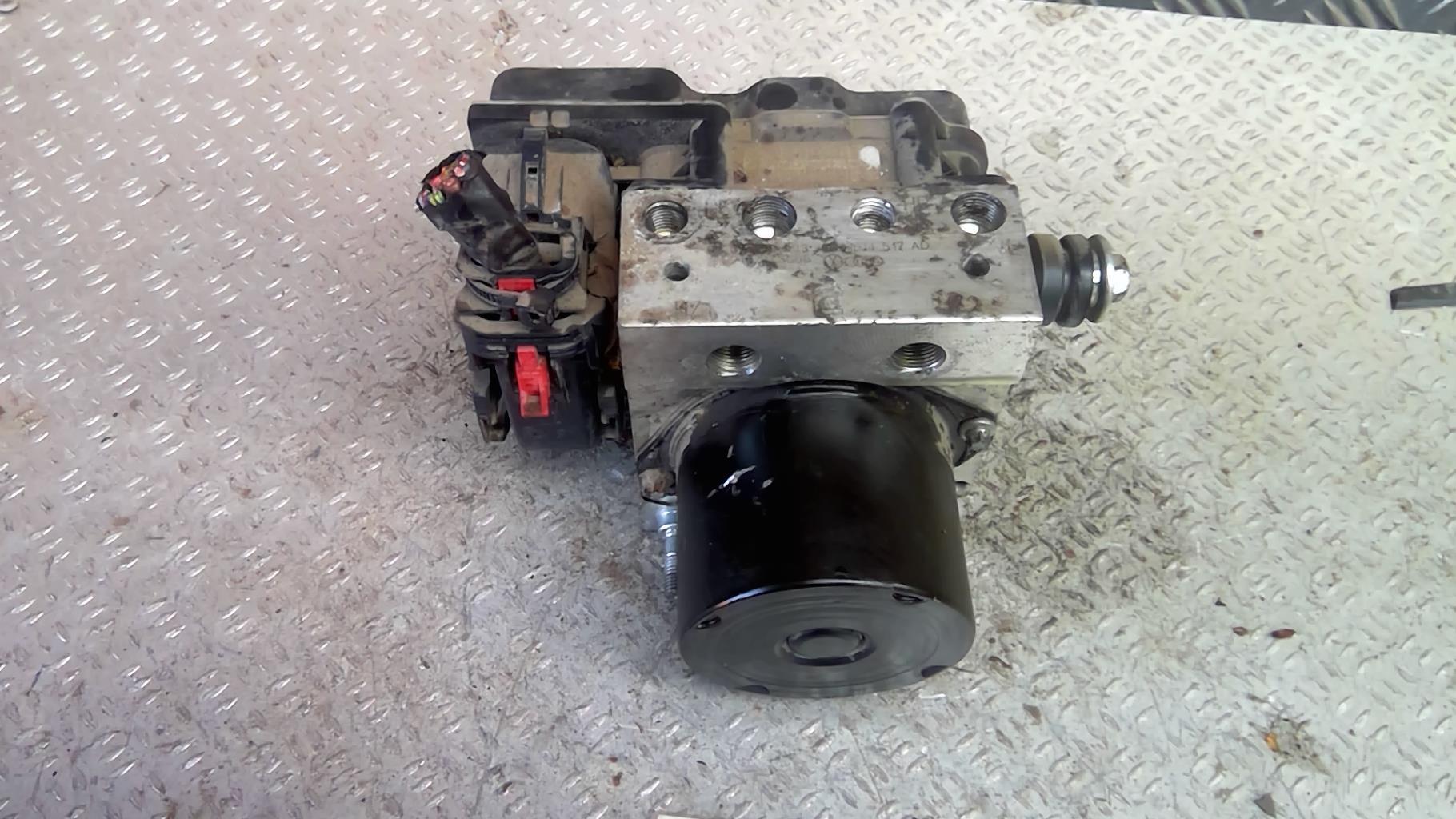 Blocco ABS (antibloccaggio freni) VOLKSWAGEN POLO 5 PHASE 1 Gasolina - 1