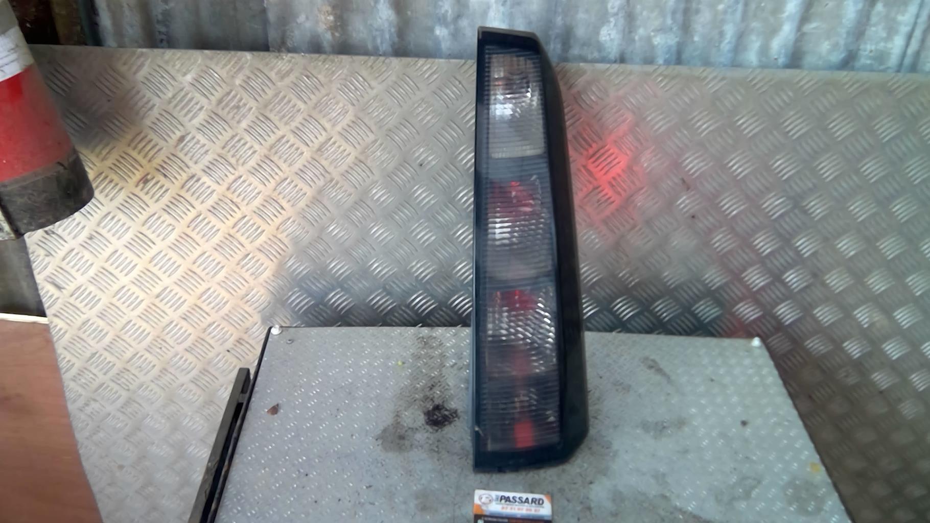 Fanale posteriore principale destro (luci) OPEL MERIVA A PHASE 2 Gasolina - 1
