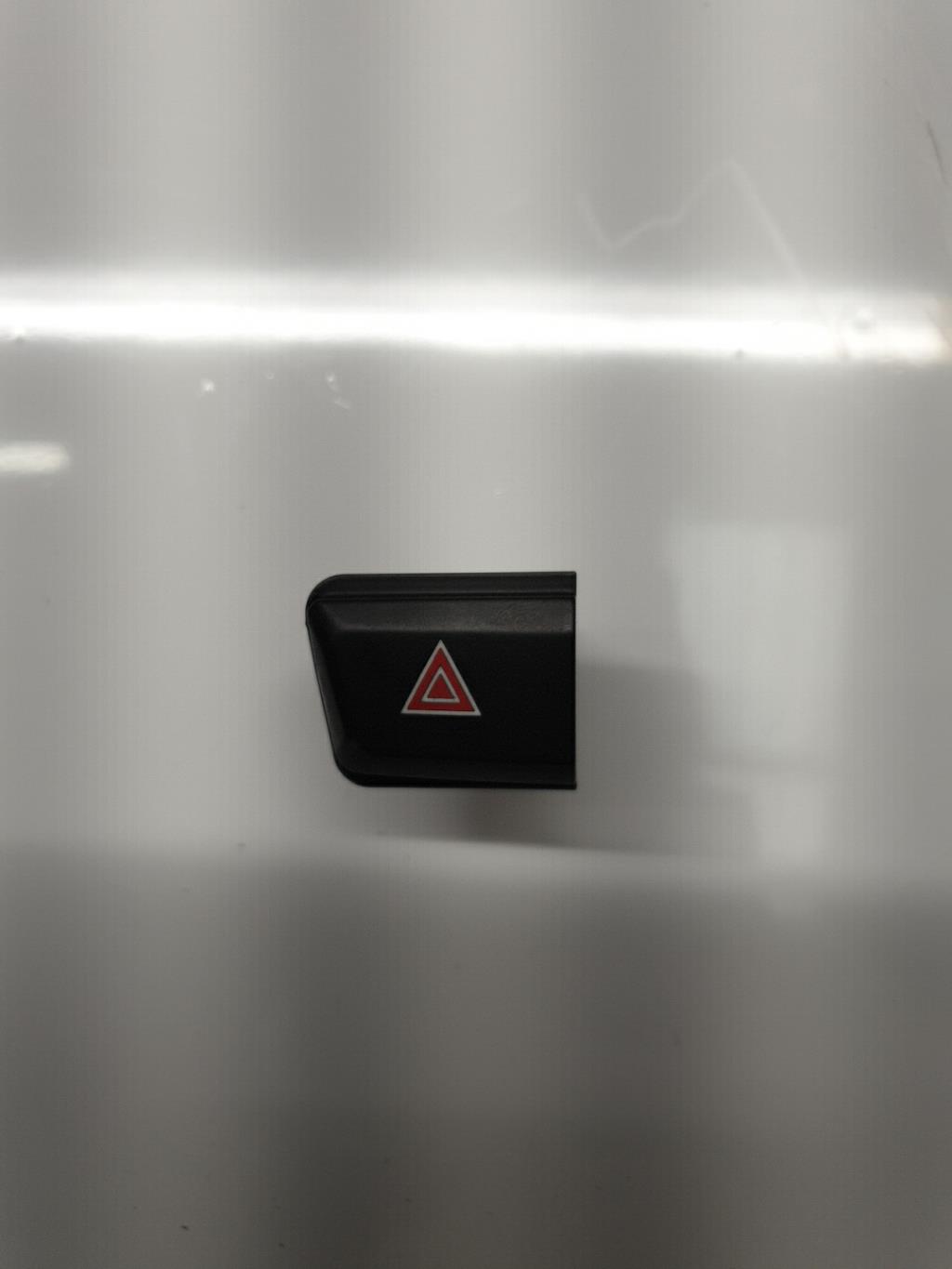 Bouton de warning PEUGEOT 208 1 PHASE 1 Diesel - 1