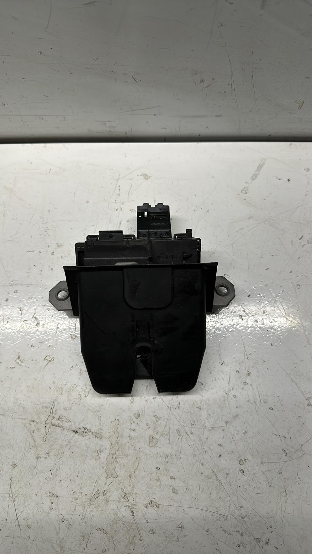 Serrure de coffre FORD FOCUS 3 PHASE 2 BREAK Essence - 1