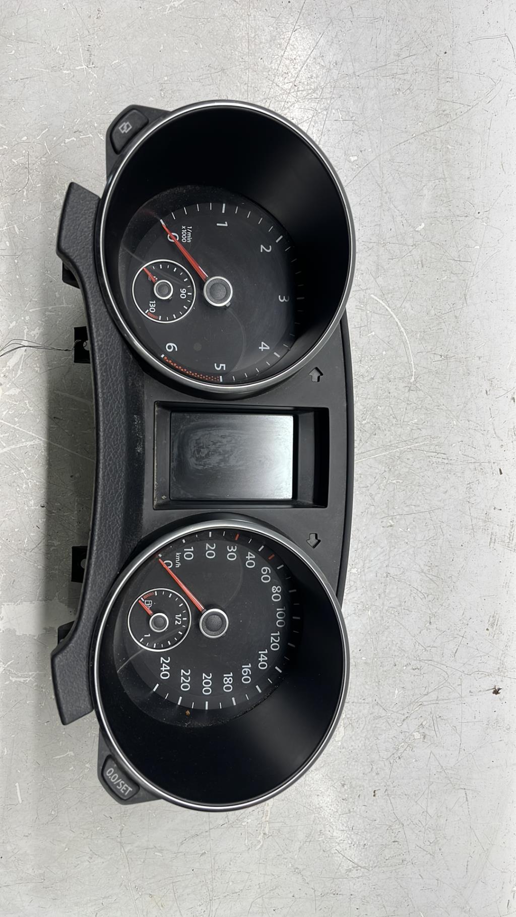 Compteur VOLKSWAGEN GOLF 6 Diesel - 1