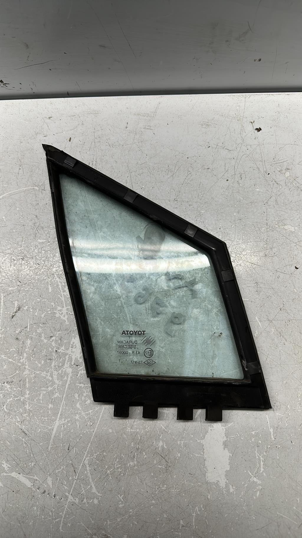 Custode avant gauche (porte) TOYOTA COROLLA VERSO 2 PHASE 2 Diesel - 1