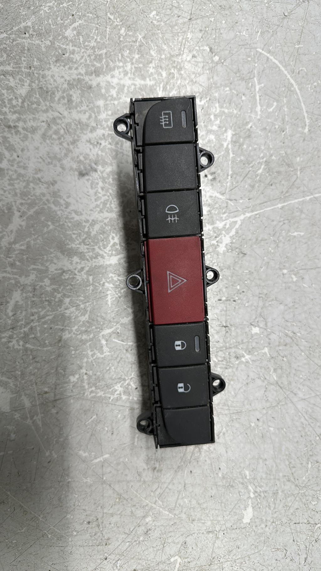 Bouton de warning VOLKSWAGEN GOLF 4 Diesel - 1