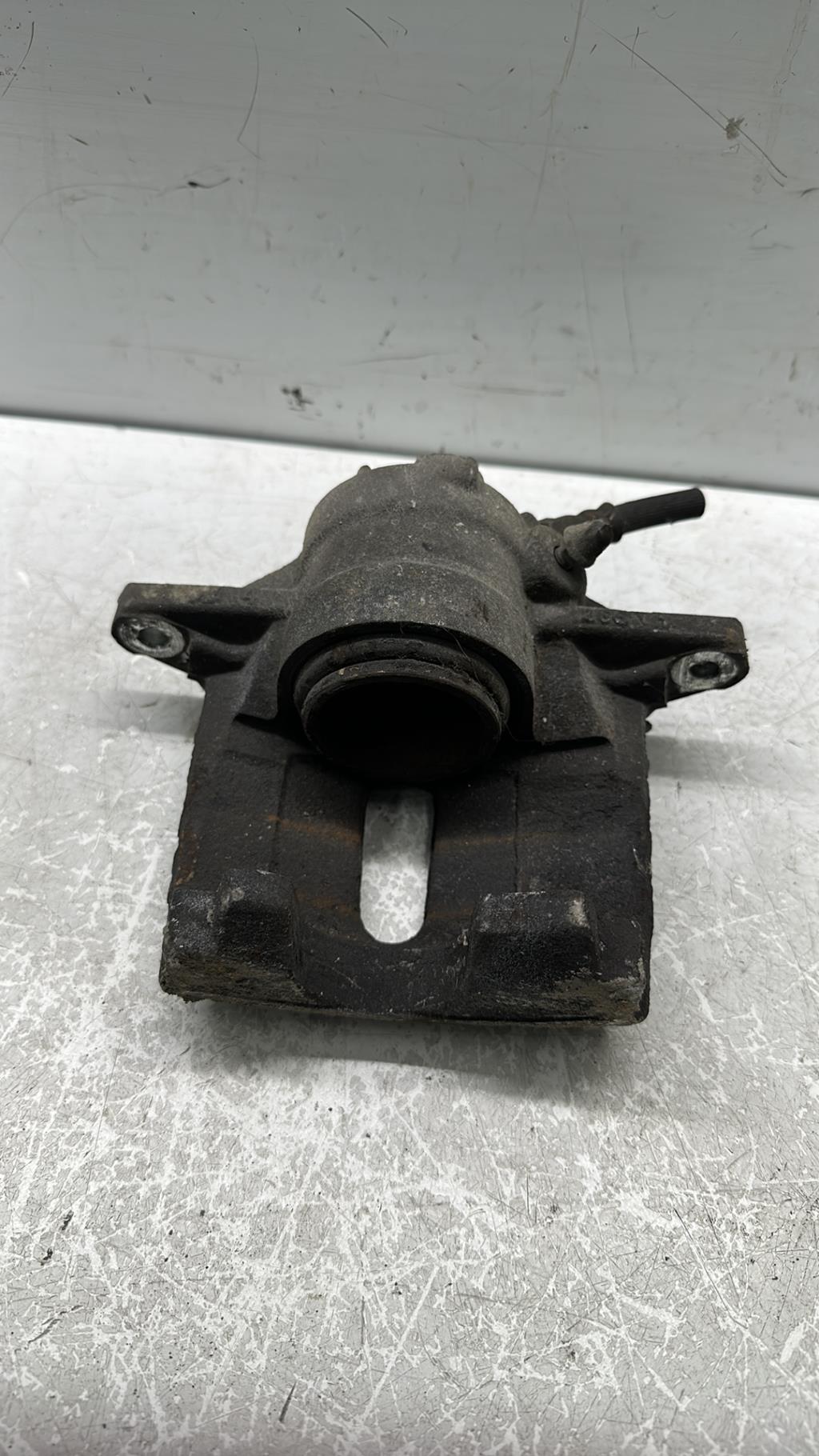 Etrier avant droit (freinage) CITROEN C3 2 PHASE 1 Essence - 1