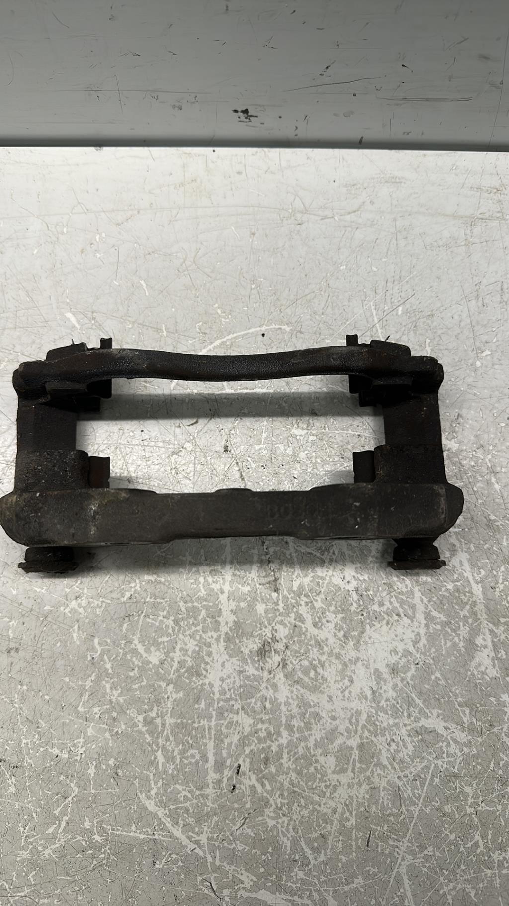 Support etrier frein (chape) avant droit CITROEN C3 2 PHASE 1 Essence - 1