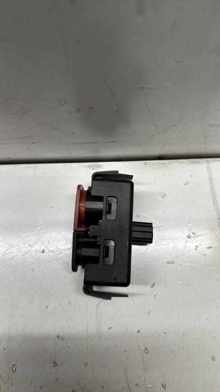 Bouton de warning RENAULT MEGANE 3 PHASE 1 Diesel - 1