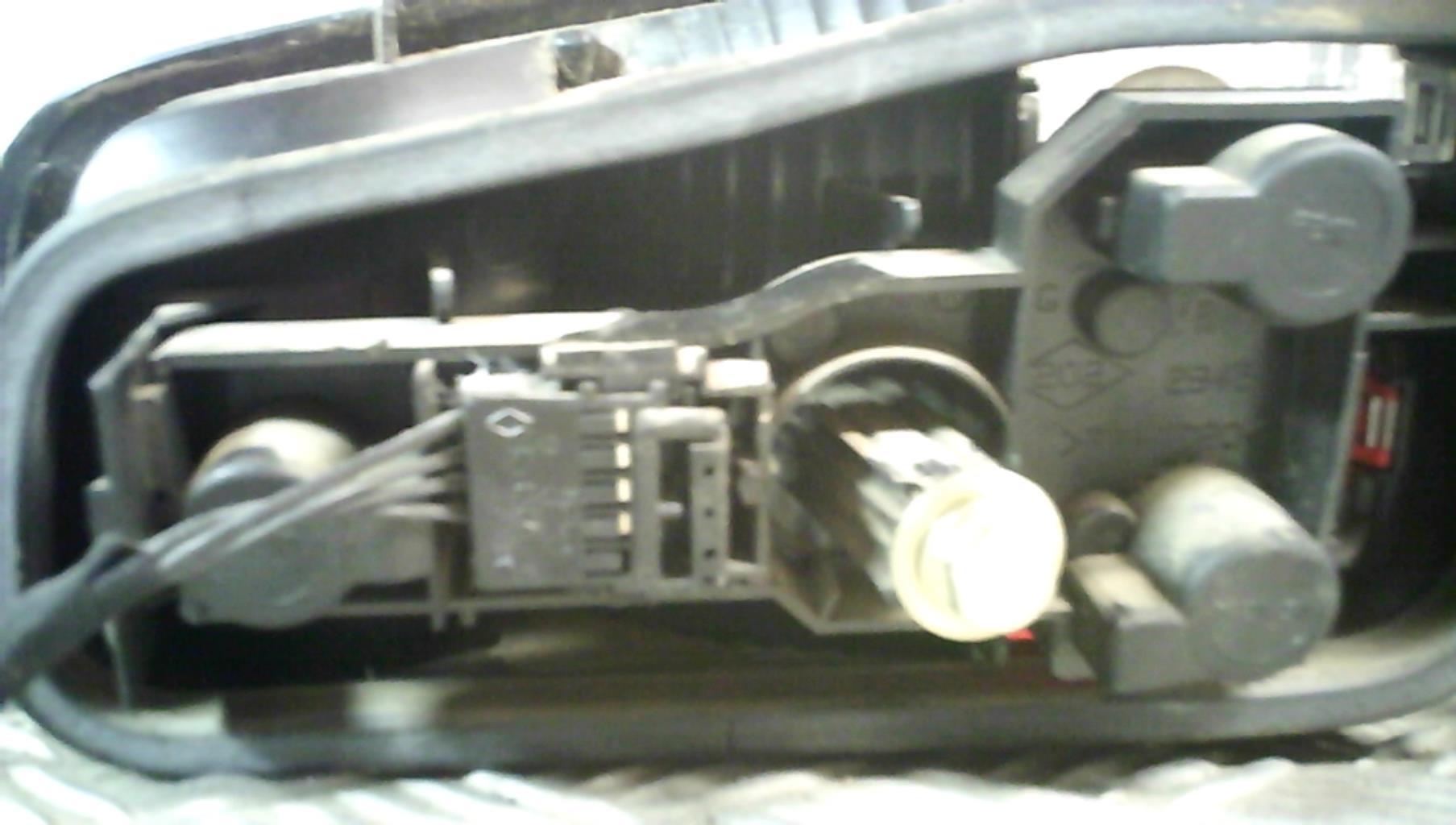 Feu arriere secondaire gauche (feux) RENAULT LAGUNA 2 PHASE 1 Diesel - 1