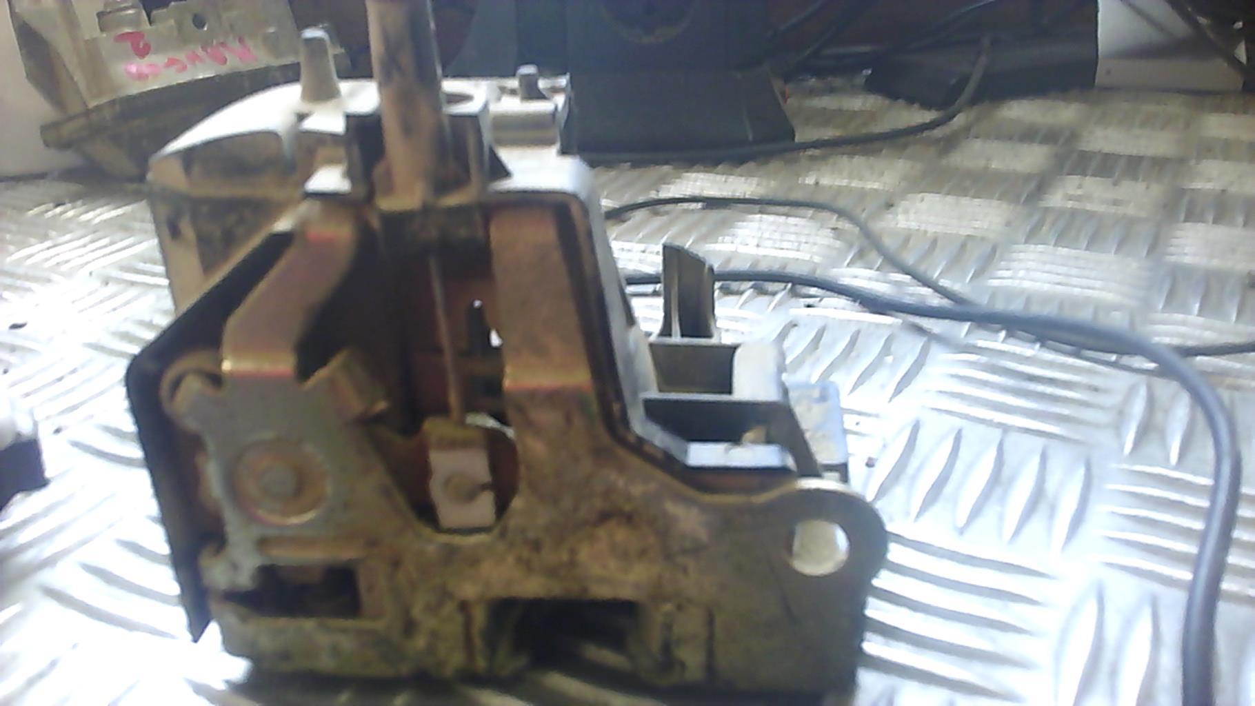 Serrure avant gauche RENAULT MEGANE 1 PHASE 2 Diesel - 1