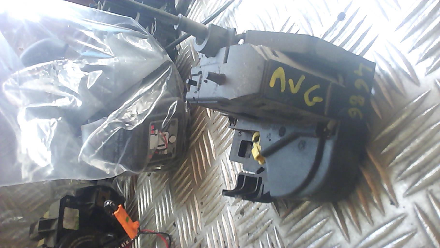Serrure avant gauche RENAULT MEGANE 1 BREAK Essence - 1