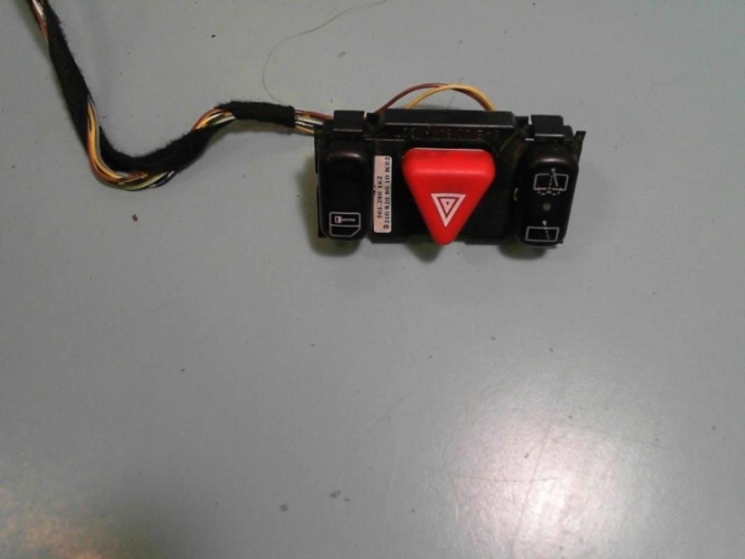 Bouton de warning MERCEDES CLASSE E 210 PHASE 2 BREAK Diesel - 1