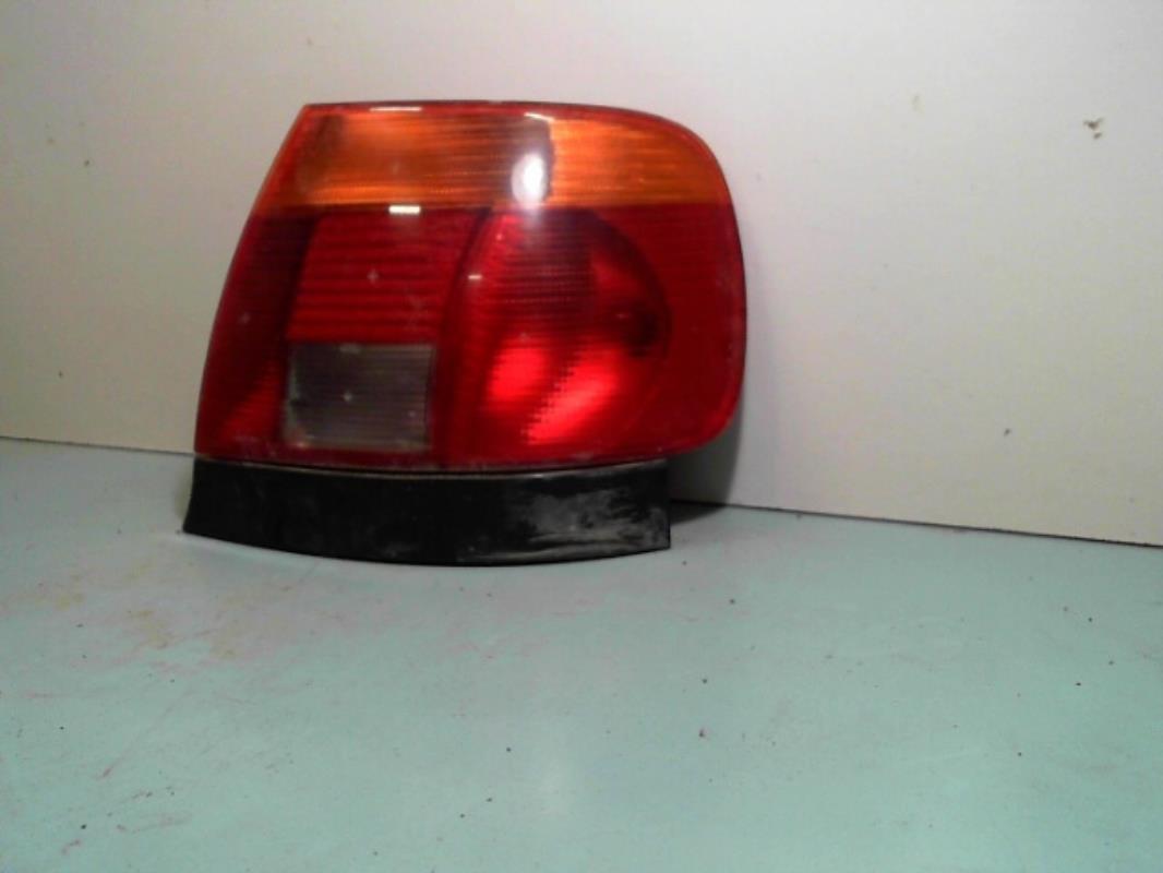 Fanale posteriore principale destro (luci) AUDI A4 1 PHASE 1 Diésel - 1