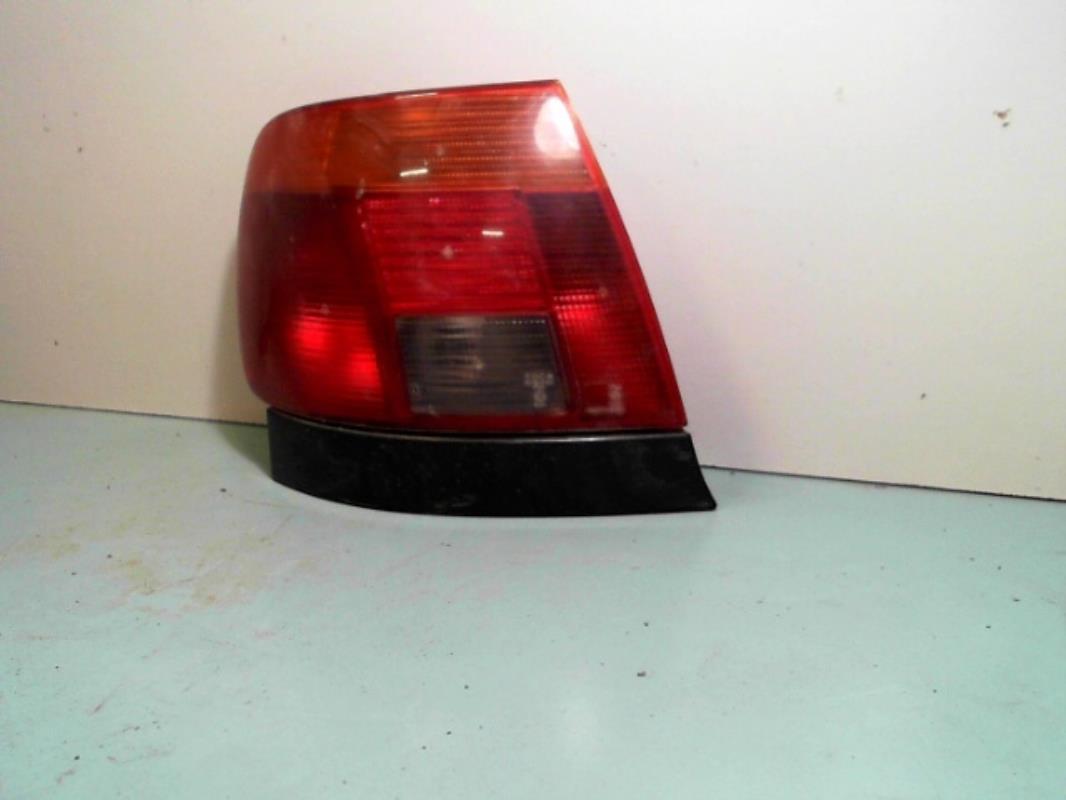 Fanale posteriore principale sinistro (luci) AUDI A4 1 PHASE 1 Diésel - 1