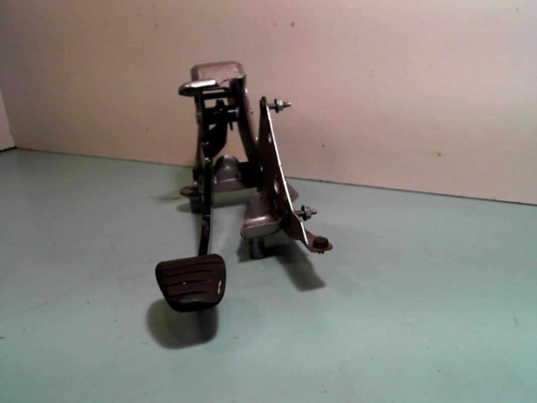 Pedale de frein RENAULT CLIO 3 PHASE 1 Diesel - 1