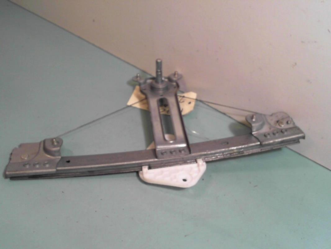 Leve vitre mecanique arriere gauche RENAULT CLIO 2 PHASE 1 7700434303