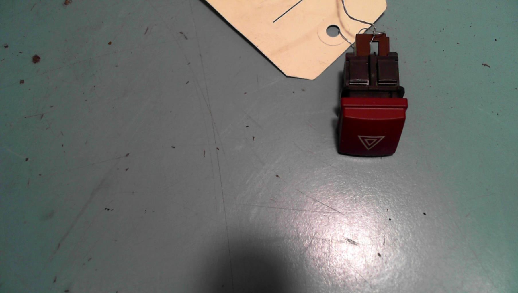 Bouton de warning PEUGEOT 206+ Diesel - 1