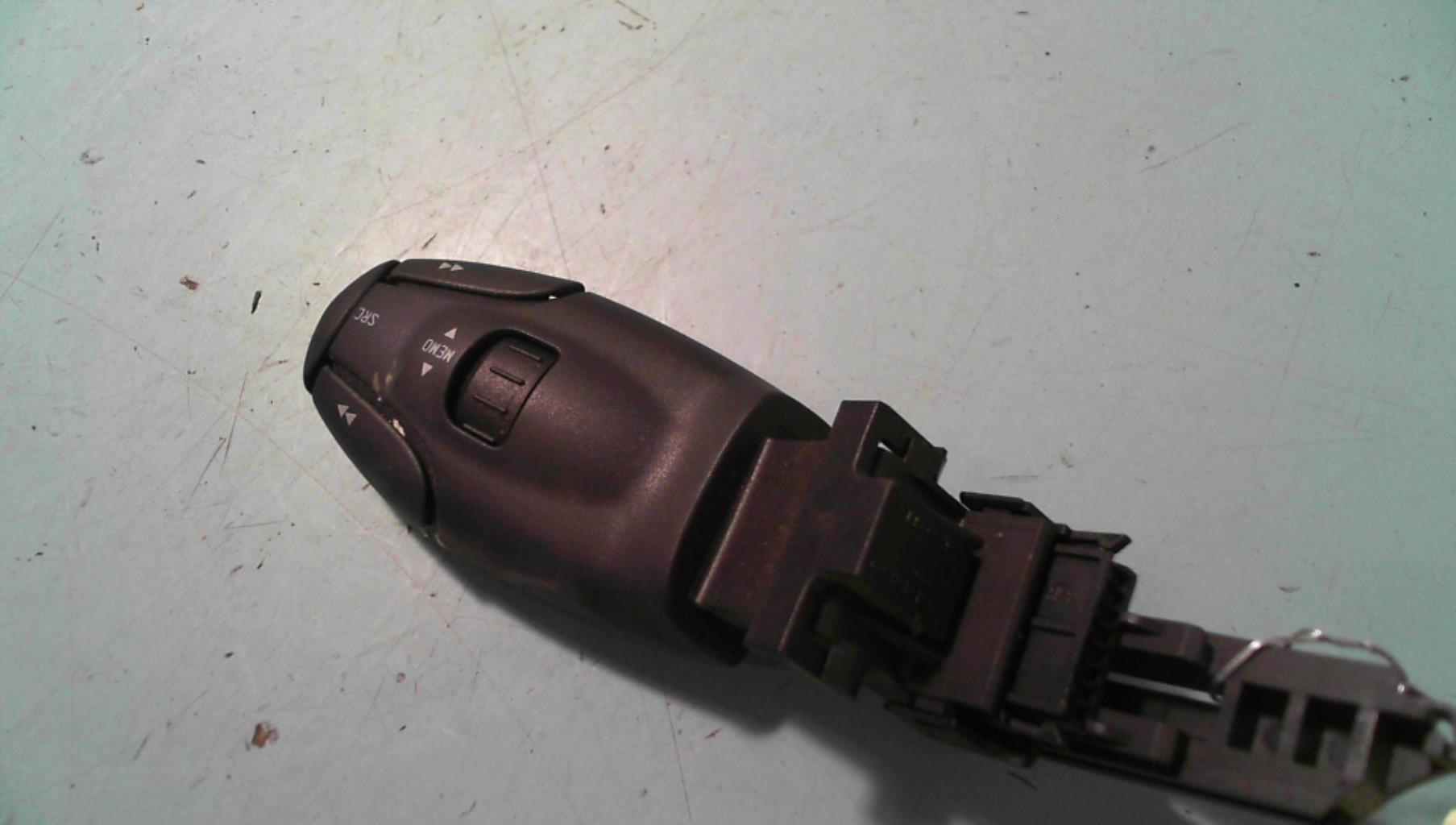 Commande autoradio PEUGEOT 307 PHASE 2 BREAK Diesel - 1