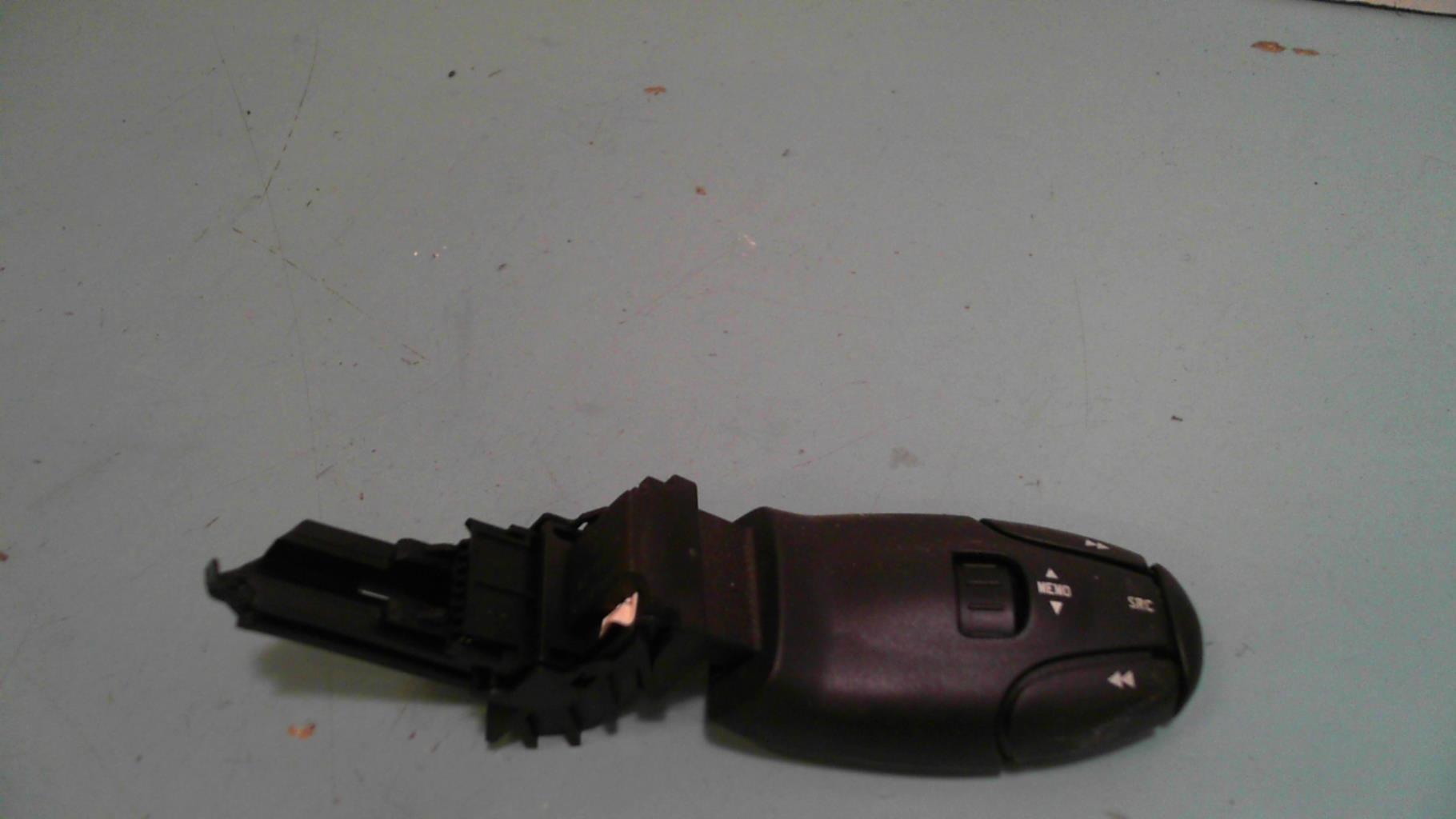 Commande autoradio PEUGEOT 407 PHASE 1 Diesel - 1