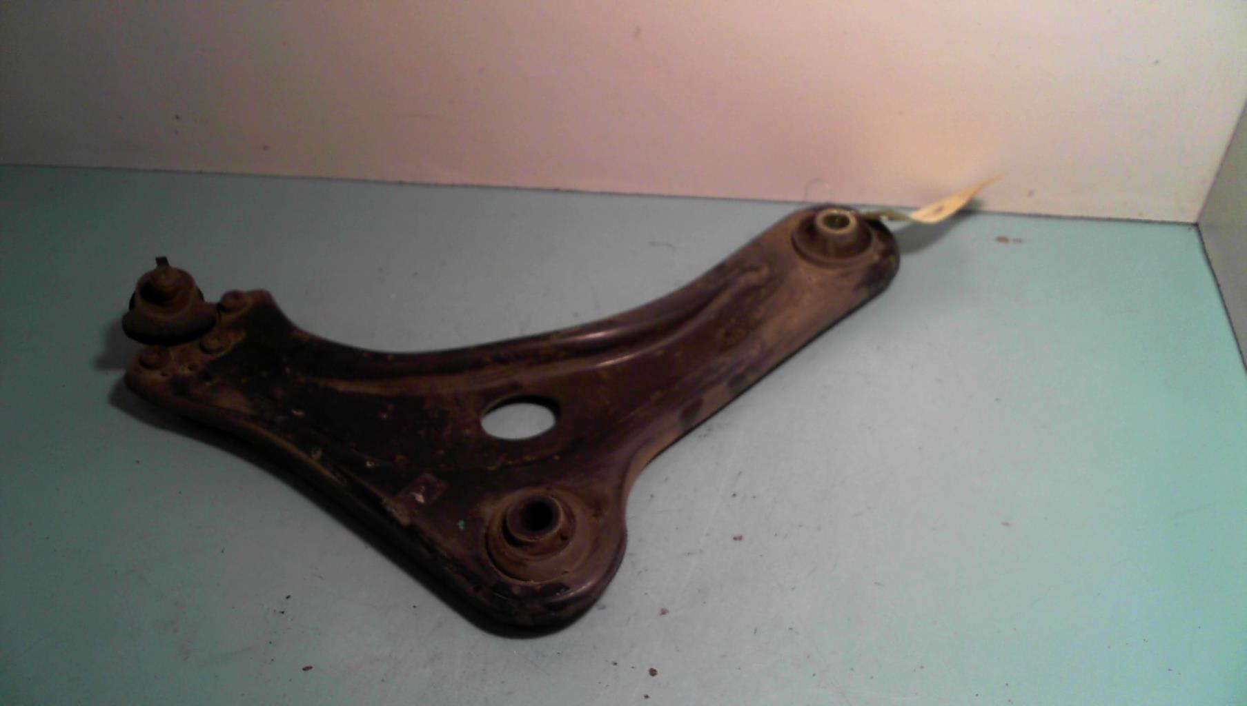 Triangolo inferiore anteriore destro CITROEN C3 2 PHASE 1 Diésel - 1