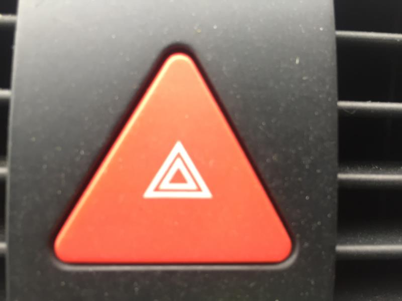 Interruttore luci emergenza VOLKSWAGEN TOURAN 1 PHASE 1 Diésel - 1