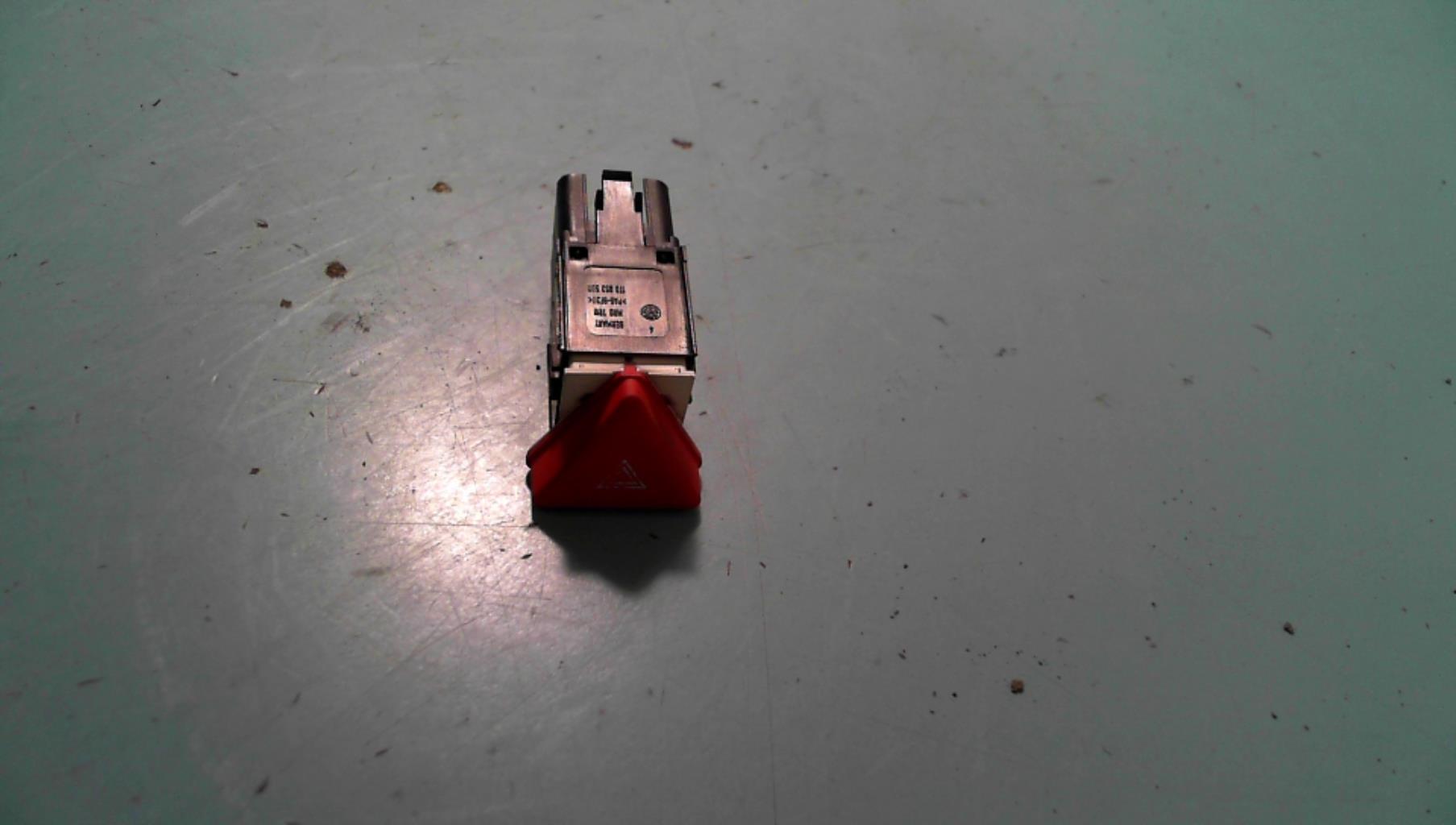 Bouton de warning VOLKSWAGEN GOLF 5 Diesel - 1