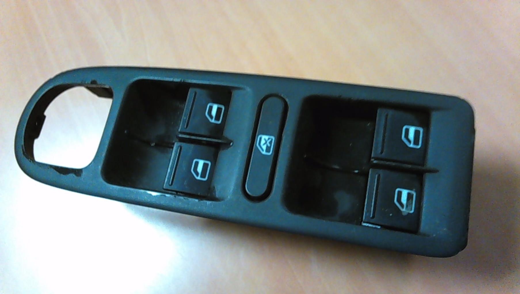 Interruttore alzacristalli VOLKSWAGEN GOLF 6 Gasolina - 1