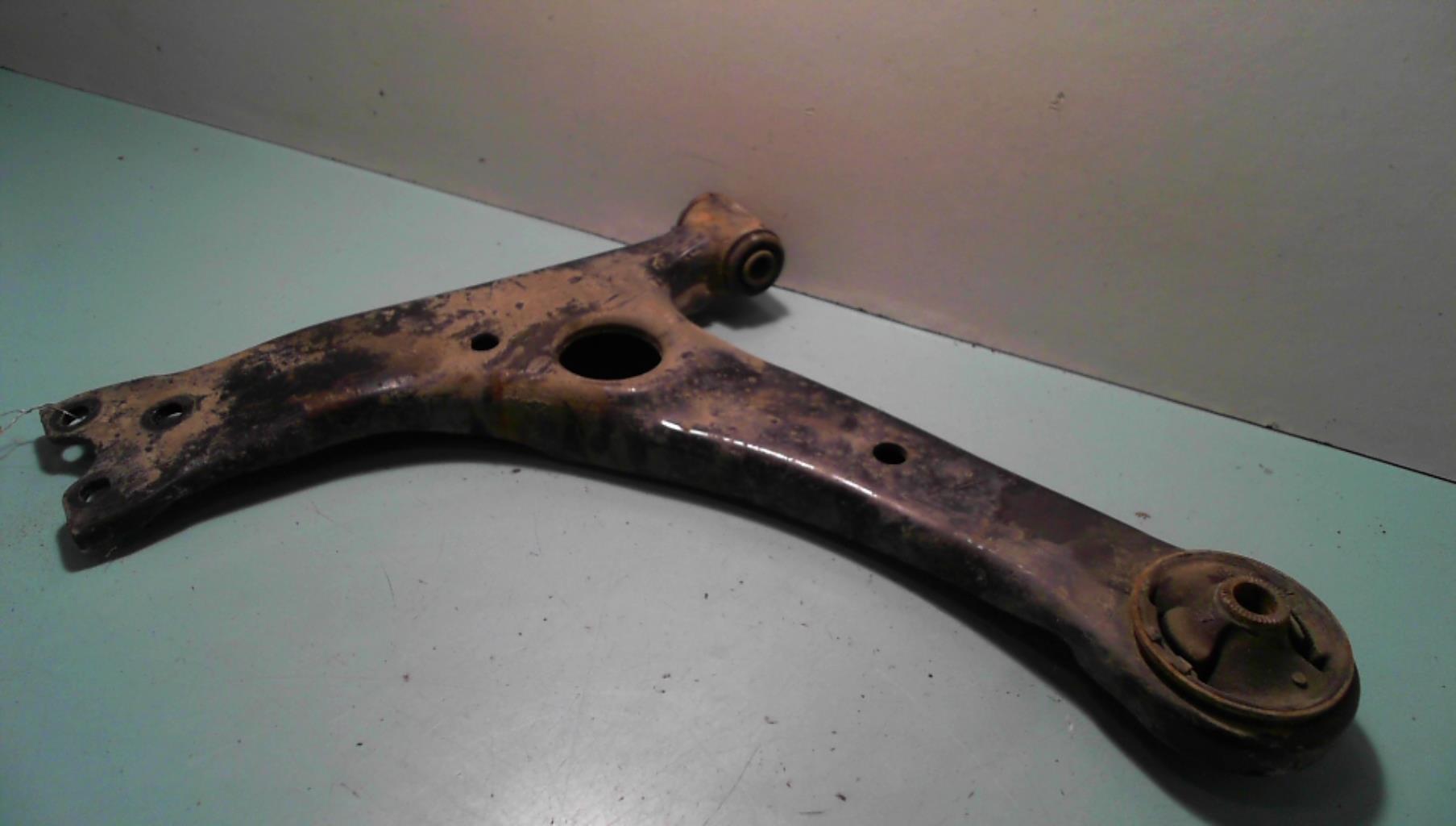Triangolo inferiore anteriore sinistro TOYOTA COROLLA VERSO 2 PHASE 1 Diésel - 1