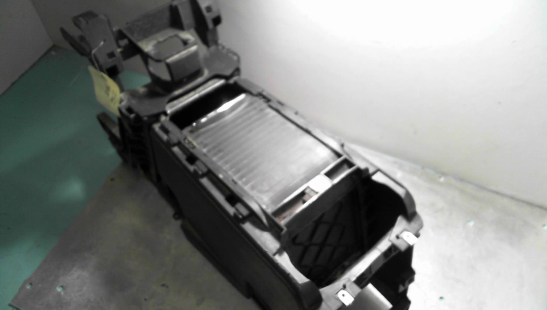 Consolle centrale (interno in plastica) PEUGEOT 5008 1 PHASE 1 Diésel - 1