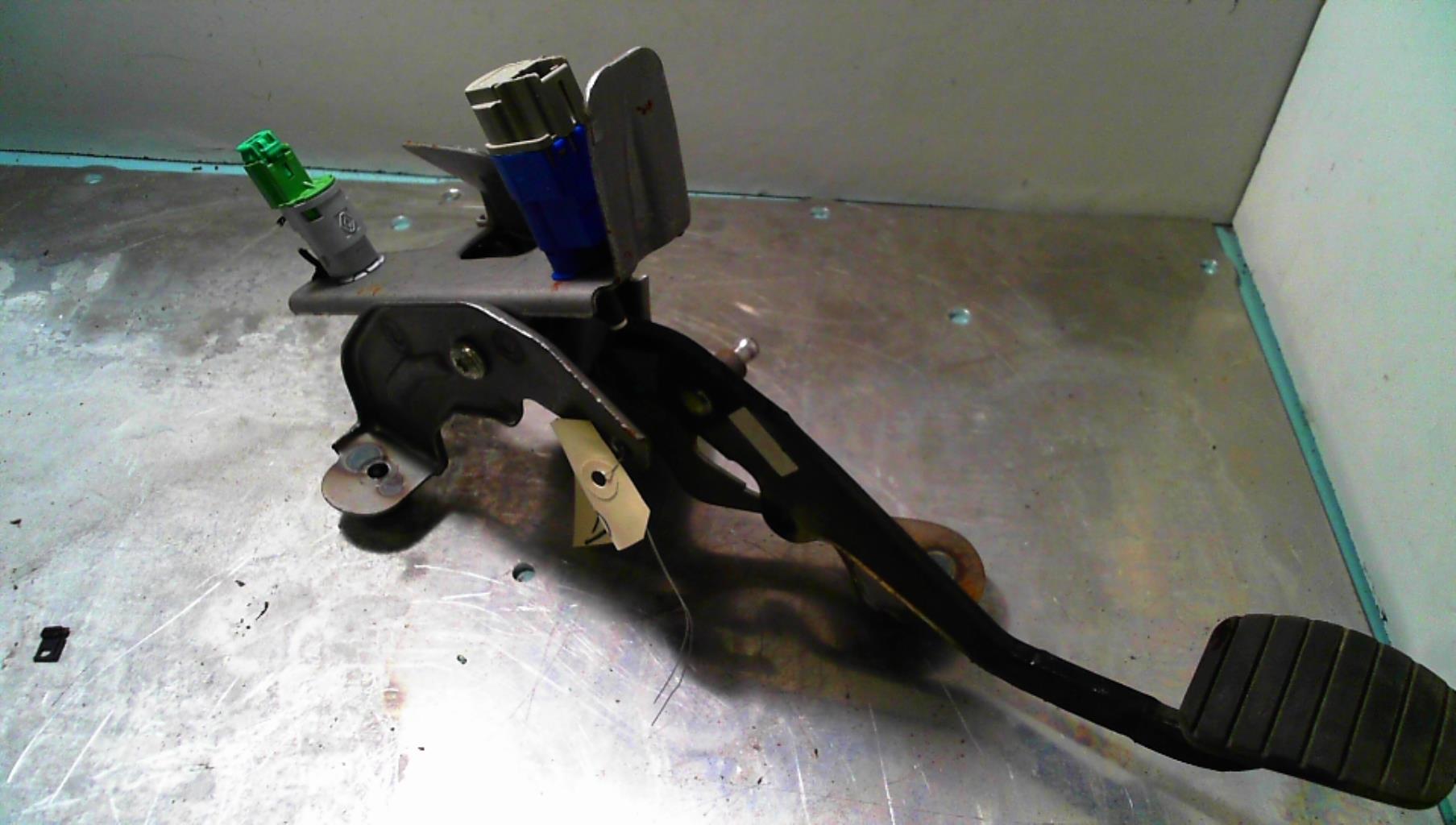 Pedale d'embrayage RENAULT CLIO 4 PHASE 1 BREAK Essence - 1