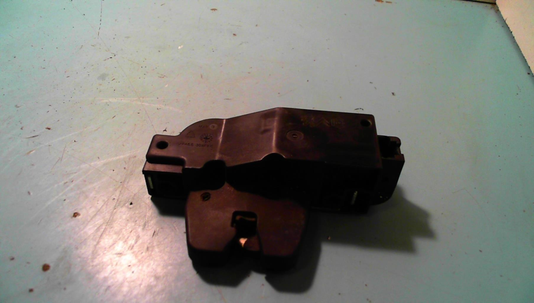 Serrure de coffre PEUGEOT 1007 Diesel - 1
