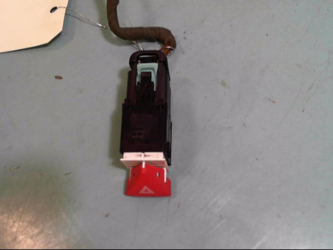 Bouton de warning VOLKSWAGEN PASSAT 5 BREAK Diesel - 1