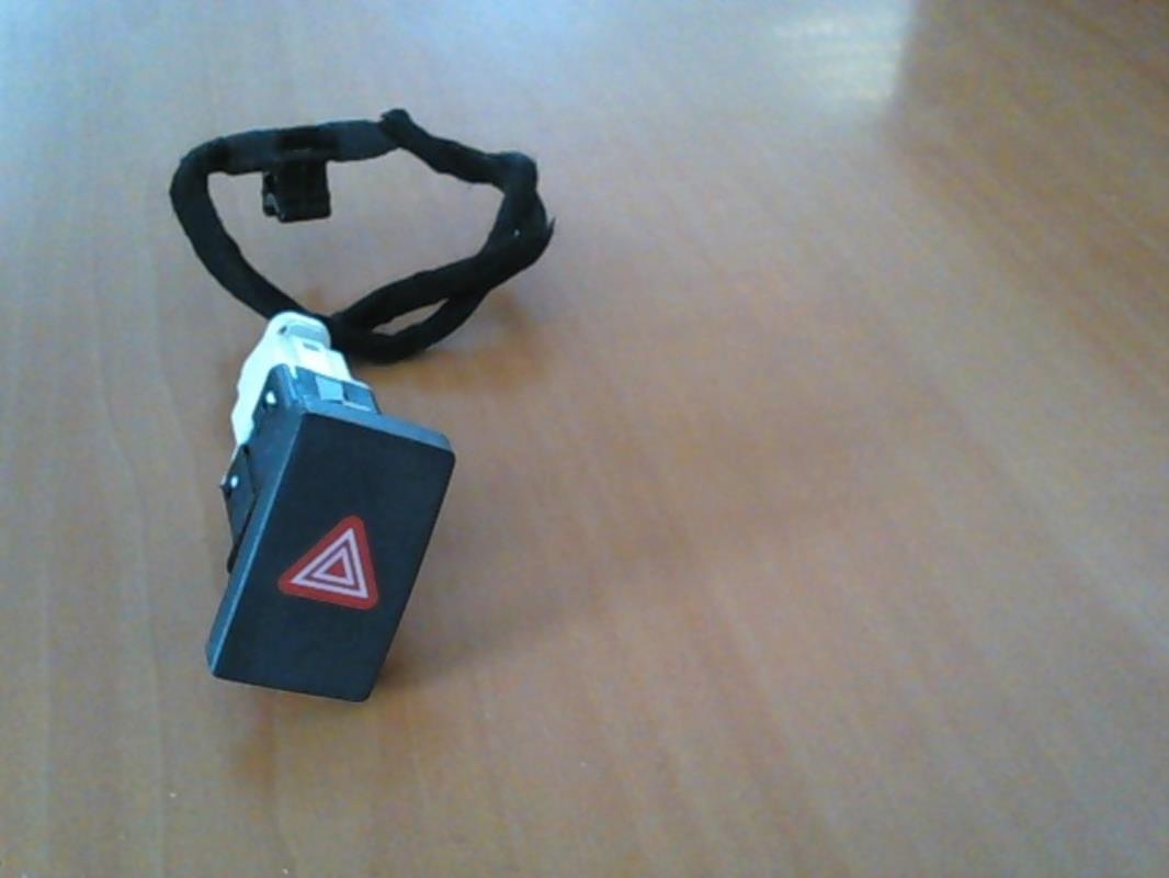 Bouton de warning VOLKSWAGEN GOLF 6 Diesel - 1