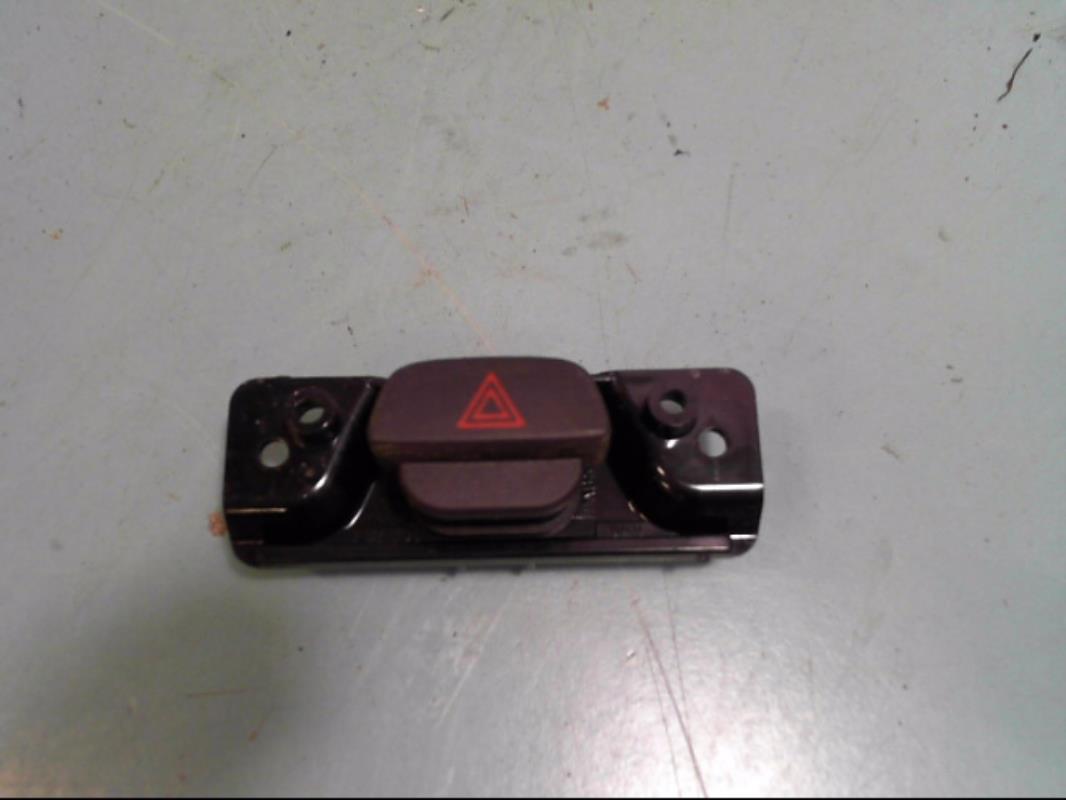 Bouton de warning FORD FIESTA 5 PHASE 2 Essence - 1