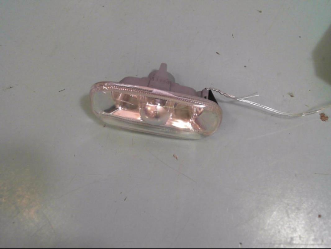 Ripetitore lampeggiante anteriore sinistro (Luci) AUDI A4 2 PHASE 1 Diésel - 1