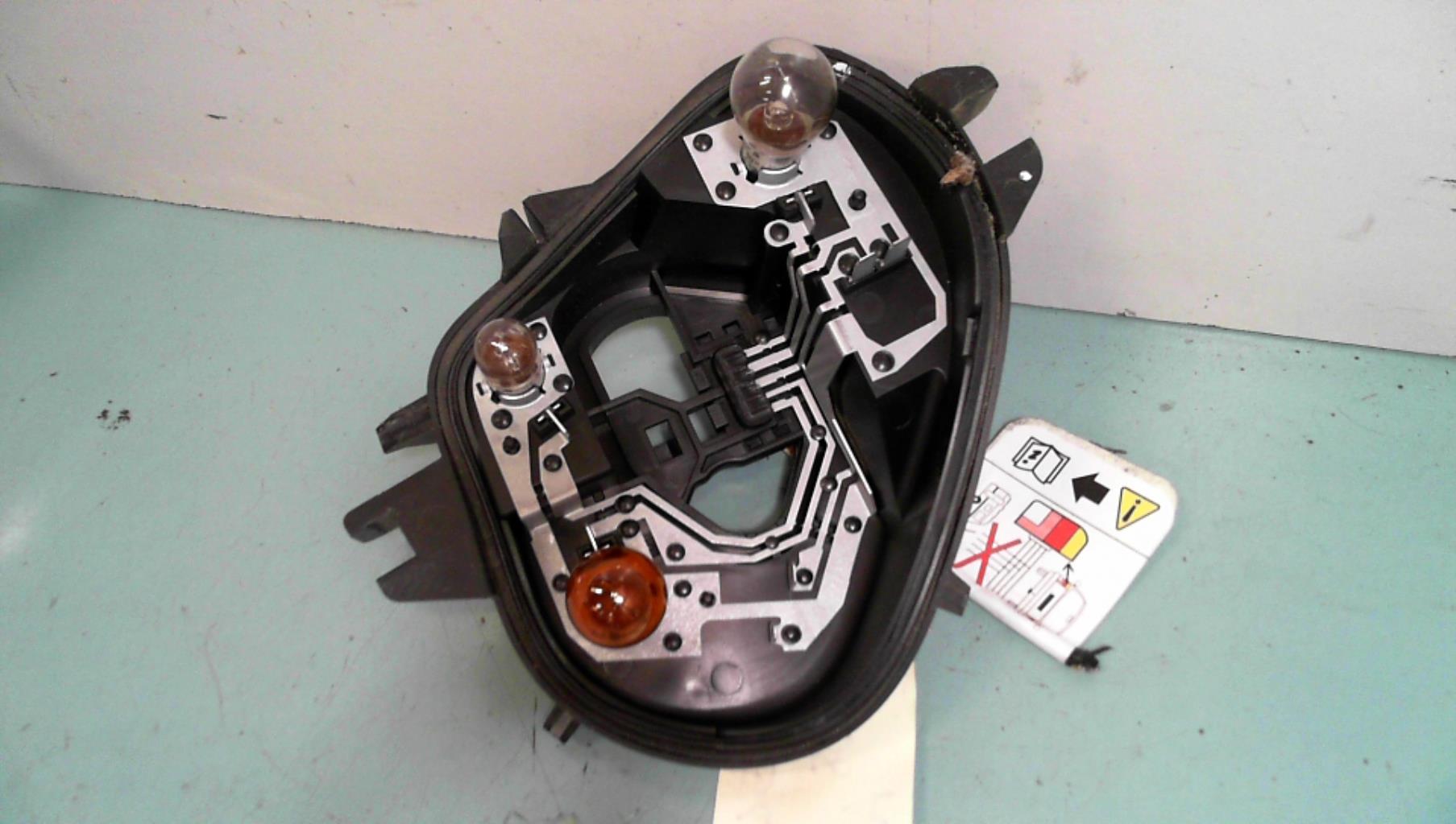 Base portalampade fanale posteriore destro PEUGEOT 208 1 PHASE 2 Diésel - 1