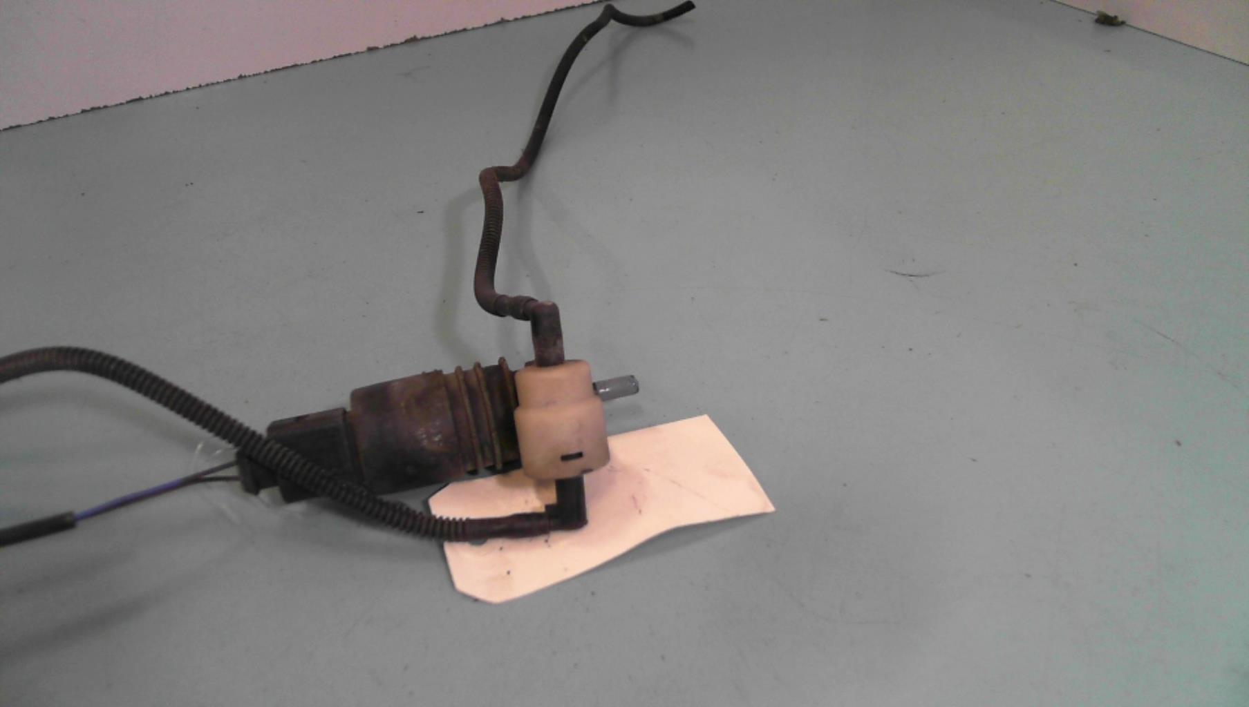 Pompe lave glace avant AUDI A4 2 AVANT PHASE 1 BREAK Diesel - 1