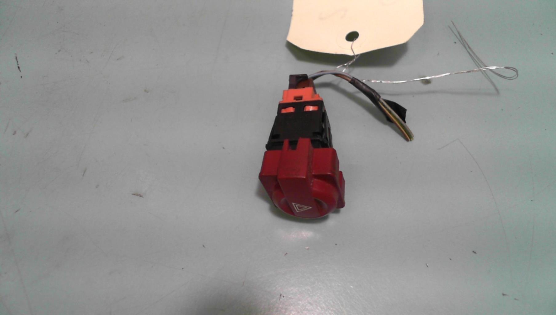 Bouton de warning CITROEN C4 1 PHASE 1 Diesel - 1