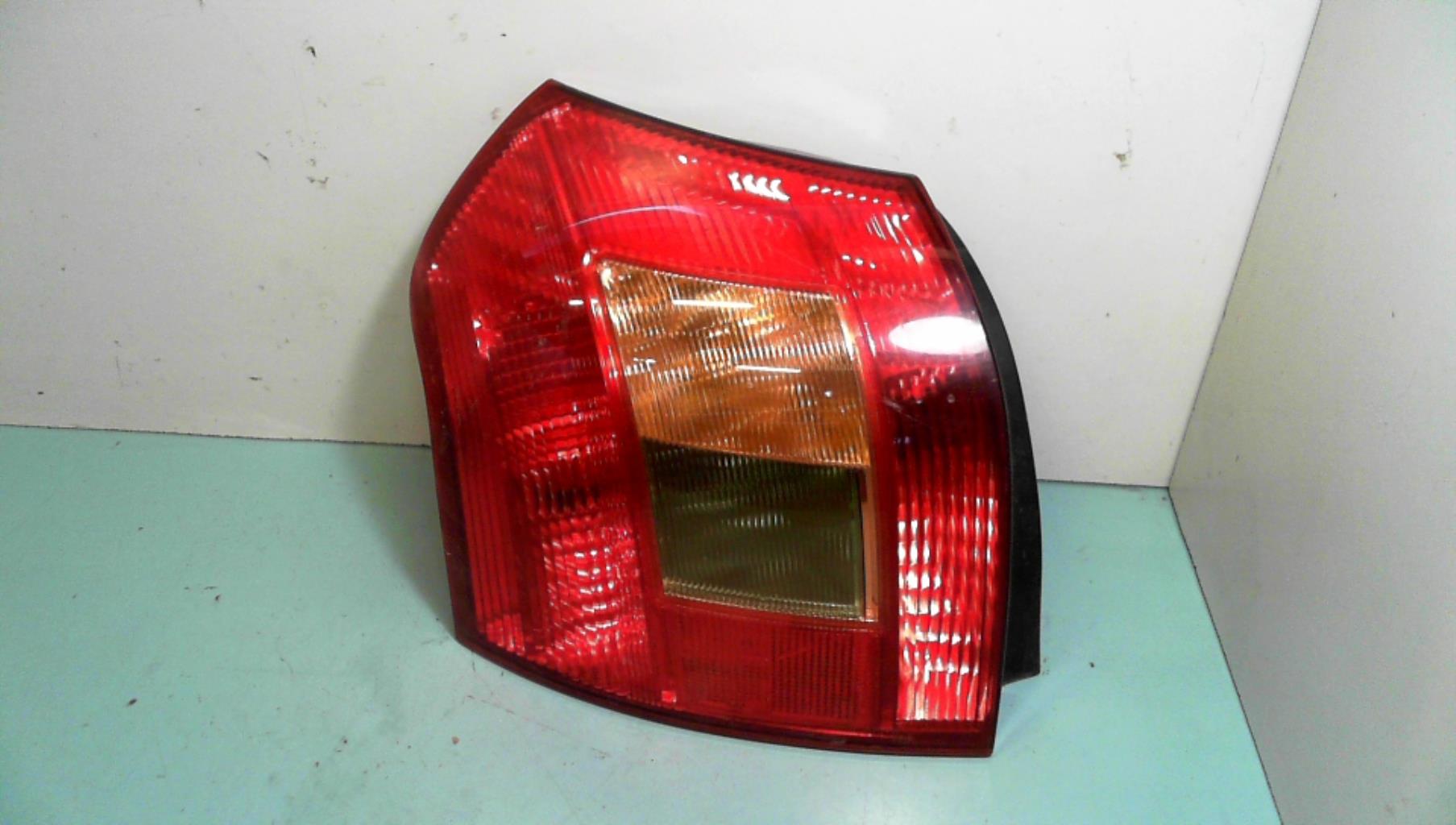 Fanale posteriore principale sinistro (luci) TOYOTA COROLLA 10 PHASE 1 Diésel - 1