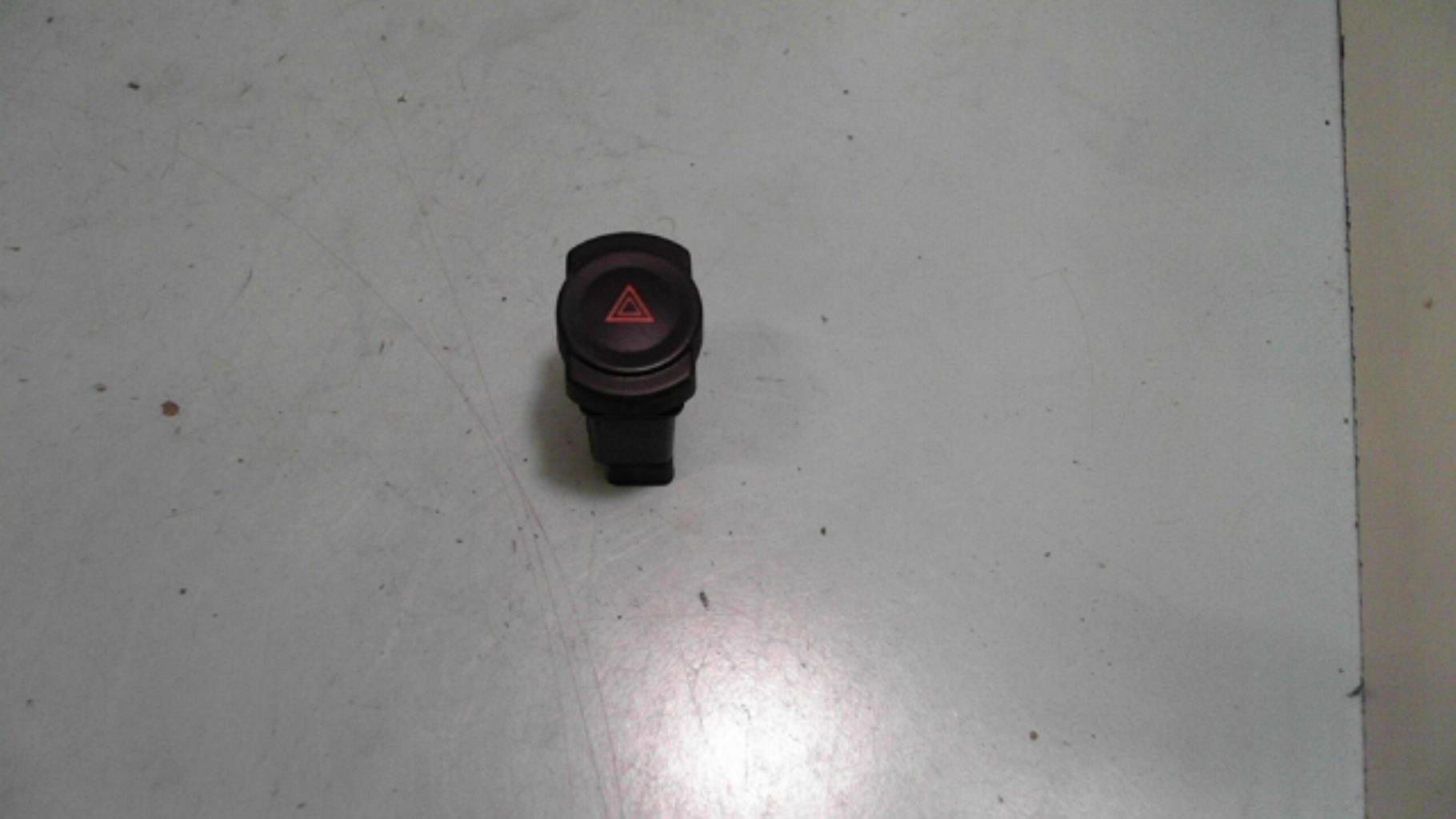 Bouton de warning DACIA SANDERO 1 Diesel - 1