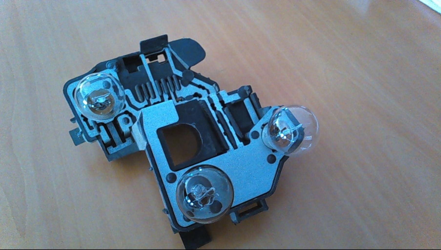 Base portalampade fanale posteriore destro PEUGEOT 206  - 1