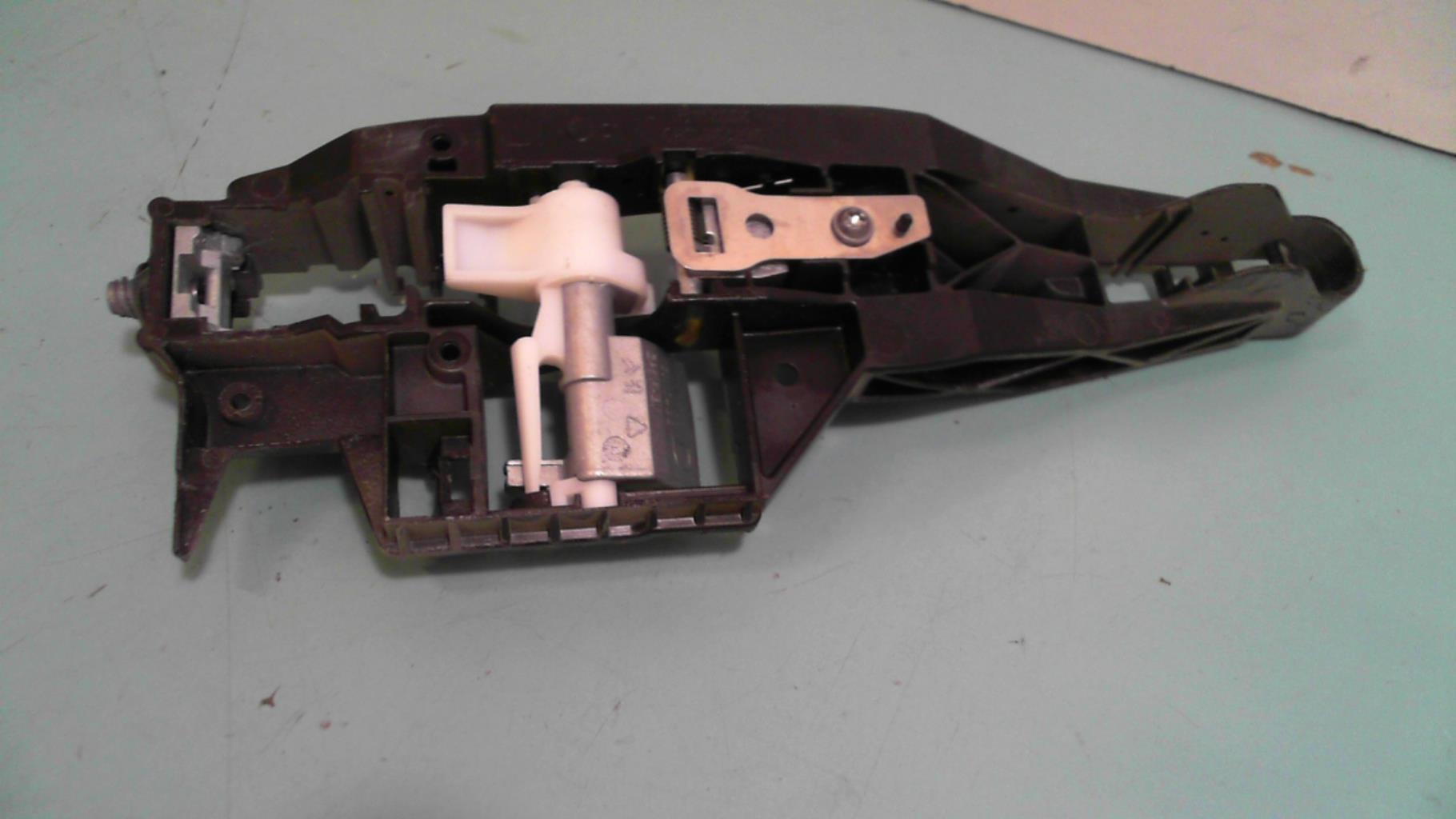 Supporto maniglia portiera posteriore destra PEUGEOT 208 1 PHASE 1 Diésel - 1