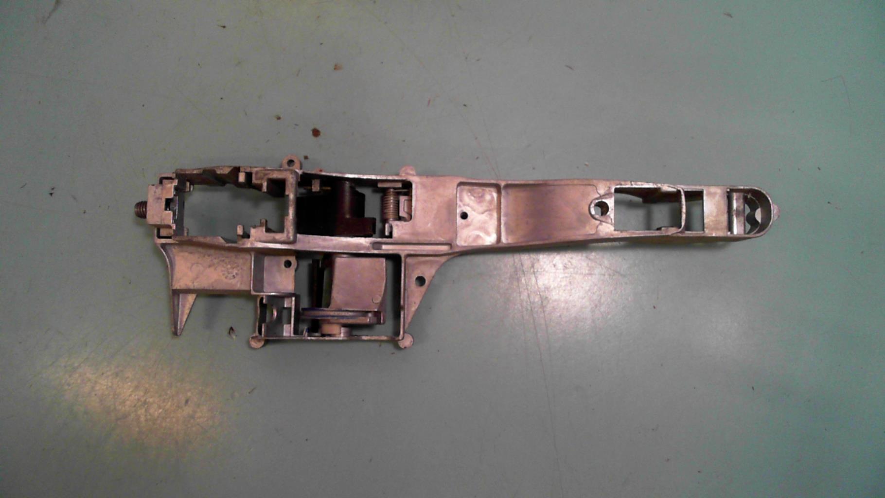 Supporto maniglia portiera anteriore sinistra PEUGEOT 207 PHASE 1 BREAK Diésel - 1
