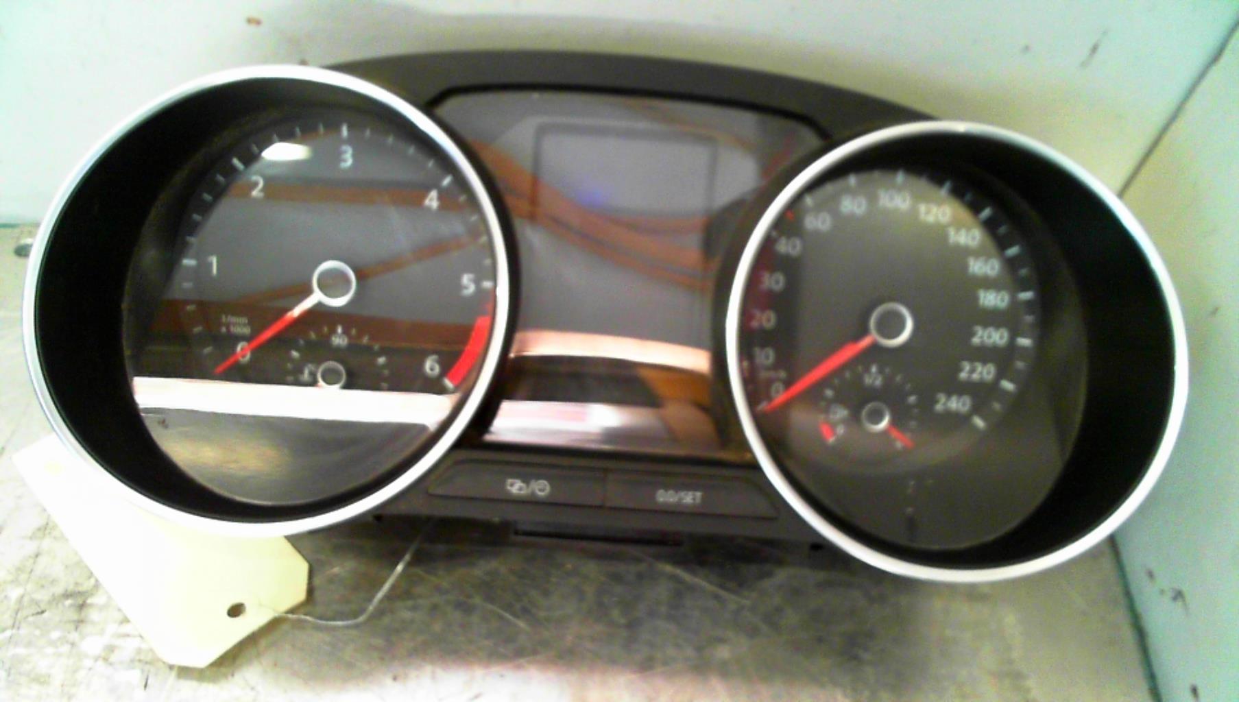 Compteur VOLKSWAGEN POLO 5 PHASE 2 Diesel - 1