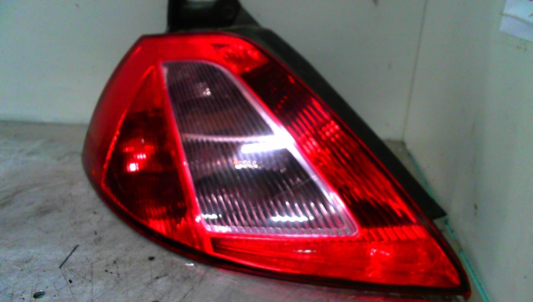Fanale posteriore principale sinistro (luci) RENAULT MEGANE 2 PHASE 1 Diésel - 1