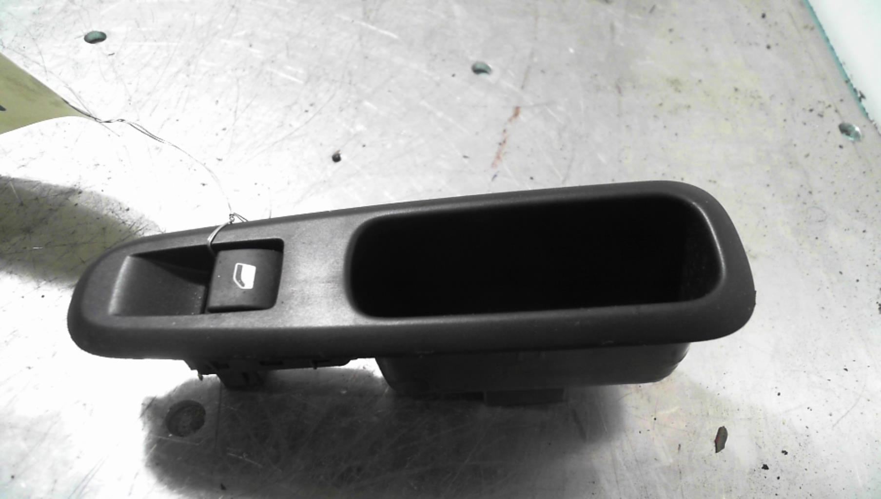 Interruttore lavacristalli posteriore destro PEUGEOT 3008 1 PHASE 2 Diésel - 1