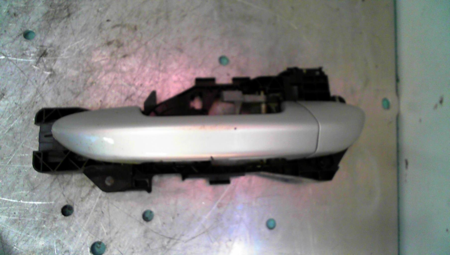 Maniglia portiera posteriore sinistra VOLKSWAGEN PASSAT 5 BREAK Diésel - 1
