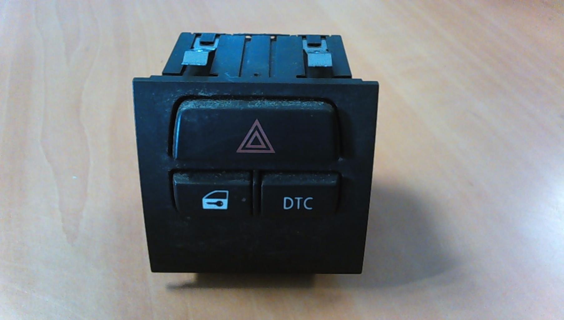 Bouton de warning BMW SERIE 3 E90 PHASE 1 Essence - 1