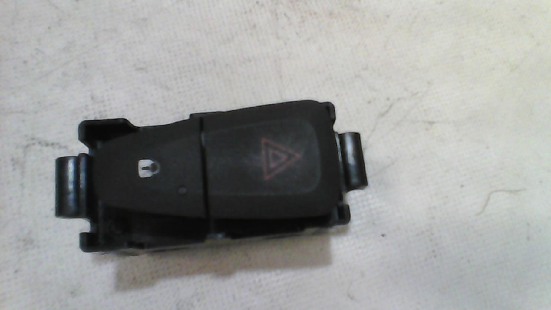 Bouton de warning DACIA SANDERO 2 PHASE 1 Diesel - 1